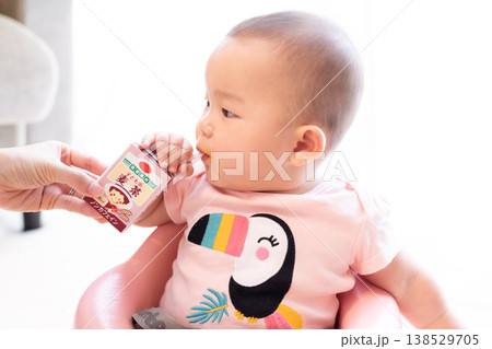 日本人の赤ちゃん 日本人の赤ちゃん 138529705