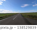 真っ直ぐな道 138529839