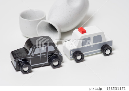 パトカーと乗用車で飲酒運転のイメージ 138531171