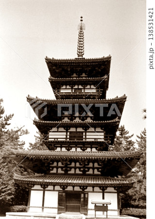古写真　1956年　奈良　薬師寺の東塔 138531421