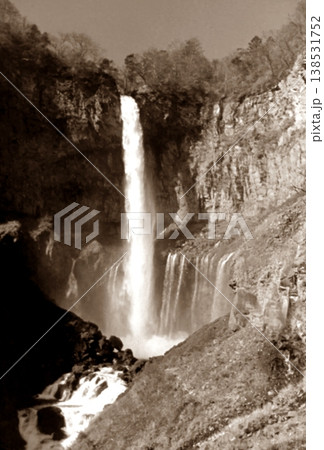 古写真　1956年　日光の華厳滝 138531752