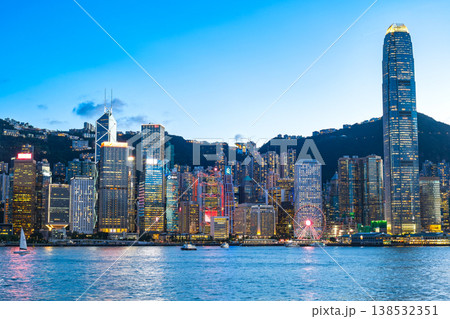 香港　ビクトリアハーバー　夕景 138532351