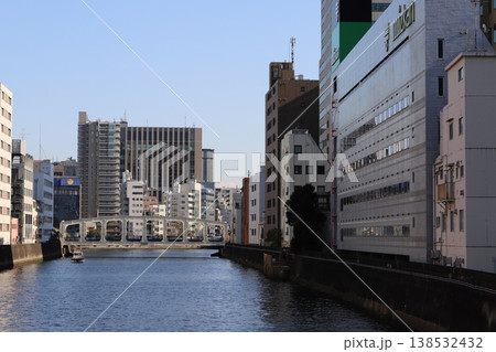 湊橋(東京都中央区)から見る日本橋川と豊海橋 湊橋(東京都中央区)から見る日本橋川と豊海橋 138532432