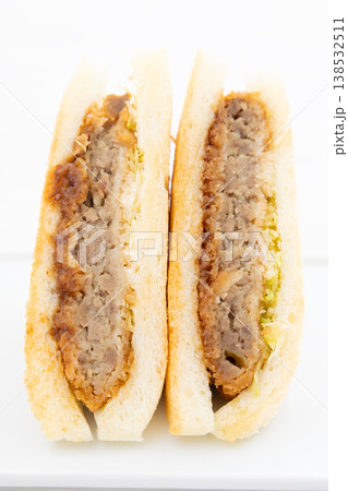 美味しいメンチカツサンド 138532511