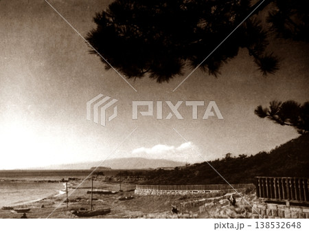 古写真 1953-1954年 神奈川県葉山町の森戸海岸 古写真 1953-1954年 神奈川県葉山町の森戸海岸 138532648