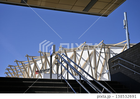 名古屋市営地下鉄「名城公園駅」の2番出口から臨む「IGアリーナ」 138532691