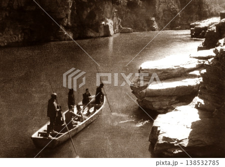 古写真 1953-1954年 埼玉県 長瀞渓谷の川下り 古写真 1953-1954年 埼玉県 長瀞渓谷の川下り 138532785