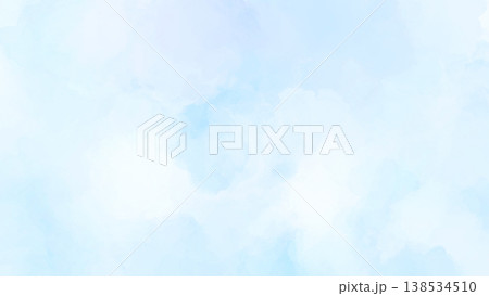 青色の水彩絵の具が滲む背景 青色の水彩絵の具が滲む背景 138534510