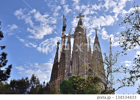 十字架が設置されたサグラダファミリア 138534833