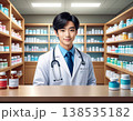 薬局で処方箋を確認する薬剤師 138535182