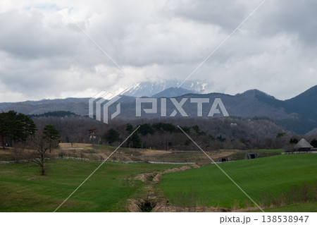 日本の岡山県真庭市の蒜山高原の春の美しい風景 日本の岡山県真庭市の蒜山高原の春の美しい風景 138538947