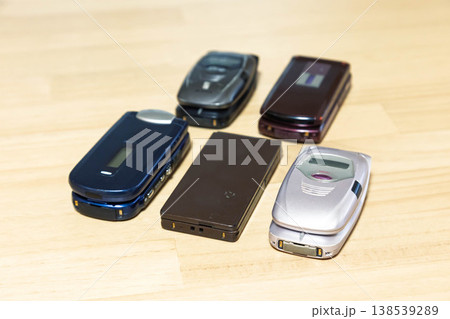 平成時代の携帯電話 138539289