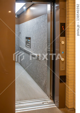 エレベーター エレベーター 138540392