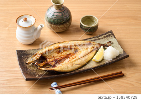 こんがり焼いた鯖の干物 138540729