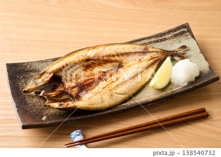 こんがり焼いた鯖の干物 こんがり焼いた鯖の干物 138540732