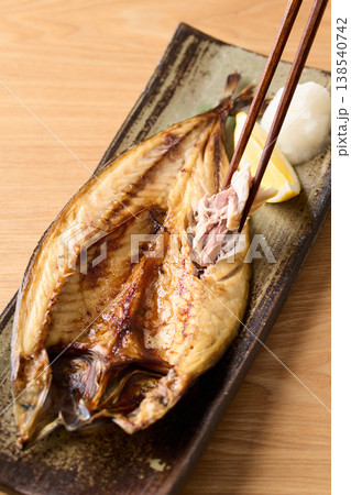 こんがり焼いた鯖の干物 こんがり焼いた鯖の干物 138540742