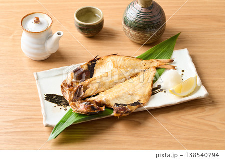 こんがり焼いた金目鯛の干物 こんがり焼いた金目鯛の干物 138540794