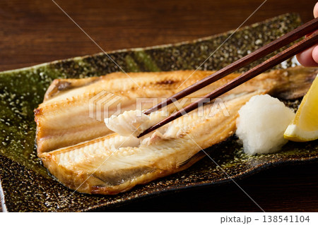 こんがり焼いた縞ホッケの干物 こんがり焼いた縞ホッケの干物 138541104