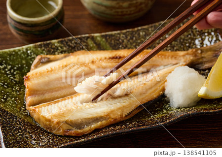 こんがり焼いた縞ホッケの干物 こんがり焼いた縞ホッケの干物 138541105