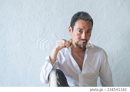 かっこいいミドルエイジ男性のポートレート かっこいいミドルエイジ男性のポートレート 138541182