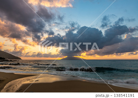 海亀産卵地永田いなか浜 夕景 神が宿る屋久島(夏 海亀産卵地永田いなか浜 夕景 神が宿る屋久島(夏 138541191