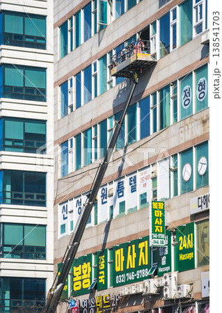 韓国・仁川　ビル清掃 138541703