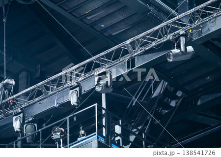 コンサートホール天井の照明設備 138541726