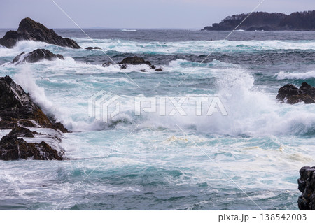 大荒れの海岸 138542003
