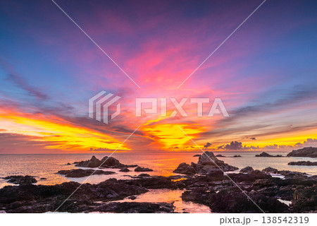 神が宿る屋久島 きれいな夜明け夏 神が宿る屋久島 きれいな夜明け夏 138542319