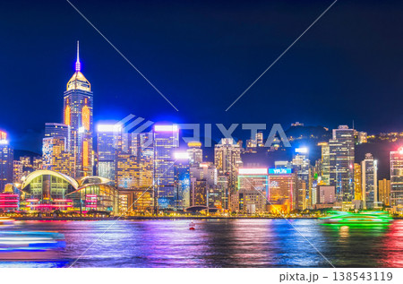 香港　ビクトリアハーバー　夜景 138543119