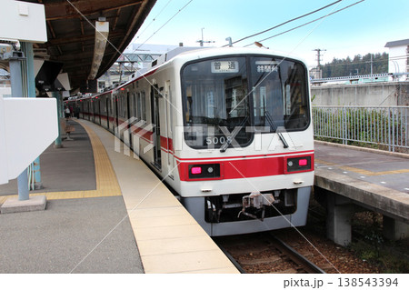 神戸電鉄三田駅に停車する鈴蘭台行き普通電車 神戸電鉄三田駅に停車する鈴蘭台行き普通電車 138543394