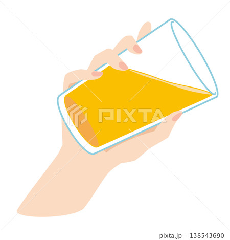 ジュースが入ったコップを持つ手のイラスト 138543690