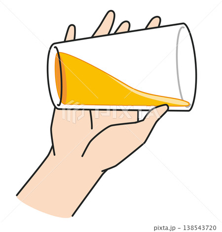 コップでジュースを飲む手のイラスト 138543720