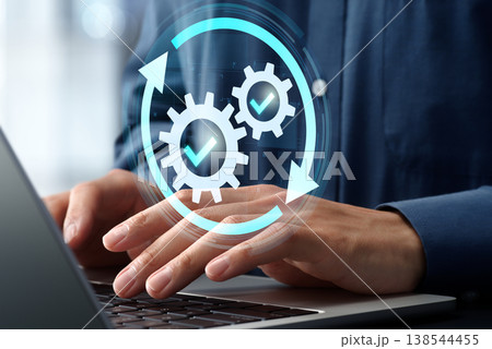 信頼性と安全な運用のための定期的なシステムメンテナンスおよびテスト。ノートパソコンを使ってシステムの 138544455