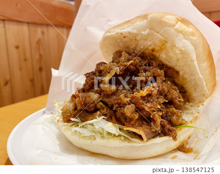 牛カルビバーガー ボリューム満点の肉バーガー 138547125