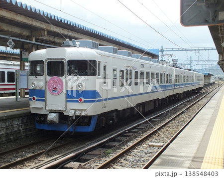 えちごトキめき鉄道413・455系「TOKIトレイン」(直江津駅にて撮影) 138548403