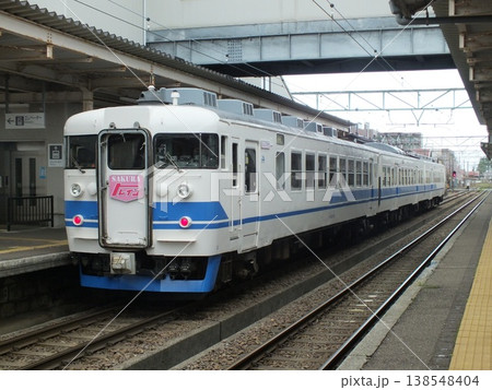 えちごトキめき鉄道413・455系「TOKIトレイン」(高田駅にて撮影) えちごトキめき鉄道413・455系「TOKIトレイン」(高田駅にて撮影) 138548404