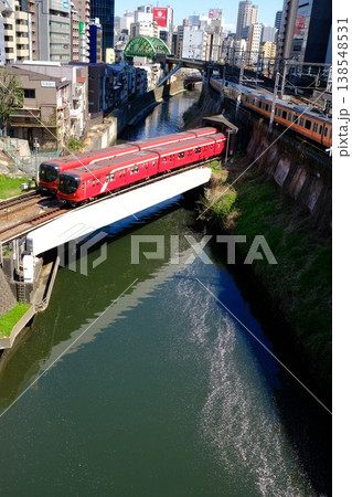 花筏の神田川と東京メトロ丸ノ内線 花筏の神田川と東京メトロ丸ノ内線 138548531