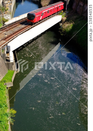 花筏の神田川と東京メトロ丸ノ内線 138548535