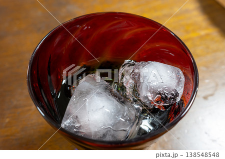 琉球ガラスのグラスで飲むとてもおいしい泡盛のロック 琉球ガラスのグラスで飲むとてもおいしい泡盛のロック 138548548