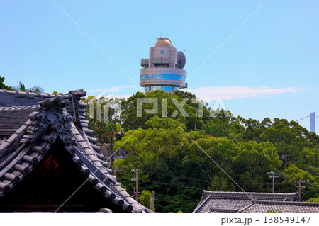 明石市立天文科学館　お寺の屋根越しに 138549147