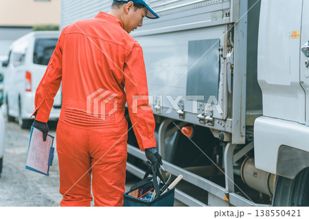 トラック整備士 138550421