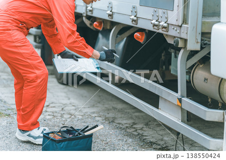 トラック整備士 138550424
