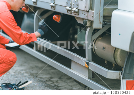 トラック整備士 138550425