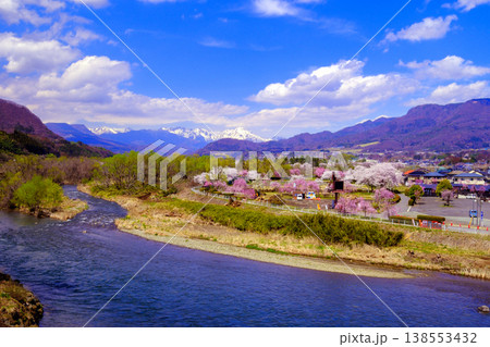 利根の流れと谷川連峰 利根の流れと谷川連峰 138553432