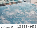 水で濡れた車のクローズアップ 138554958