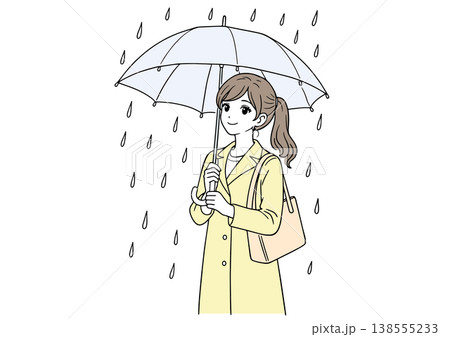 雨の日の笑顔の女性 138555233