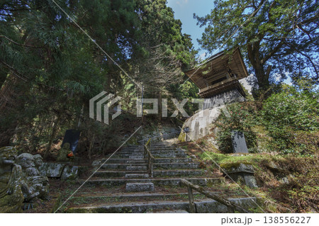 東堂山（とうどうさん）鐘楼 138556227