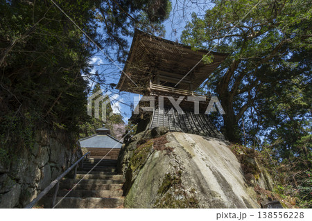 東堂山（とうどうさん）鐘楼 138556228