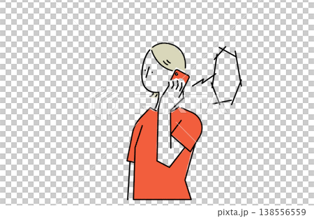 スマホで通話している女性 138556559